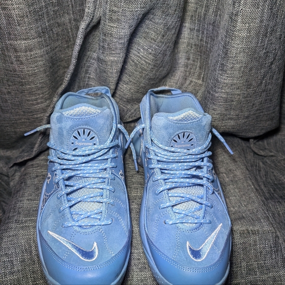 Nike Supreme x Air - Picture 4 of 7